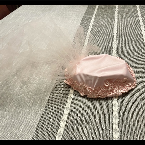 Vintage Fascinator Pink Mini Hat with Veil - Picture 10 of 10